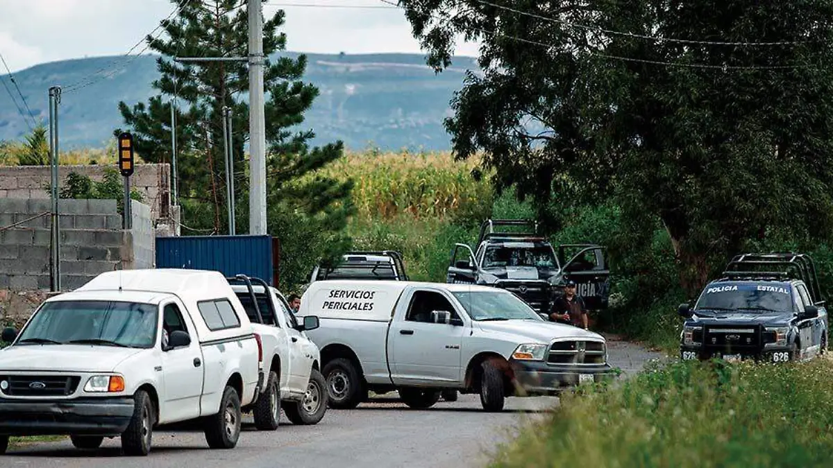 Elementos policiacos se trasladaron al lugar donde localizaron restos humanos